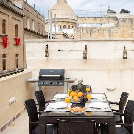 דירה Bnbnova - Historic Penthouse *