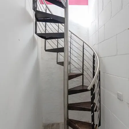 דירה Bnbnova - Historic Penthouse *