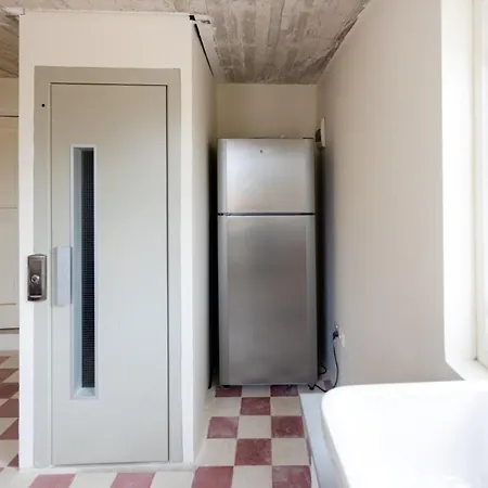 Bnbnova - Historic Penthouse Διαμέρισμα *