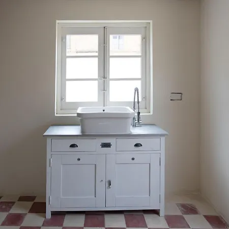 Bnbnova - Historic Penthouse דירה